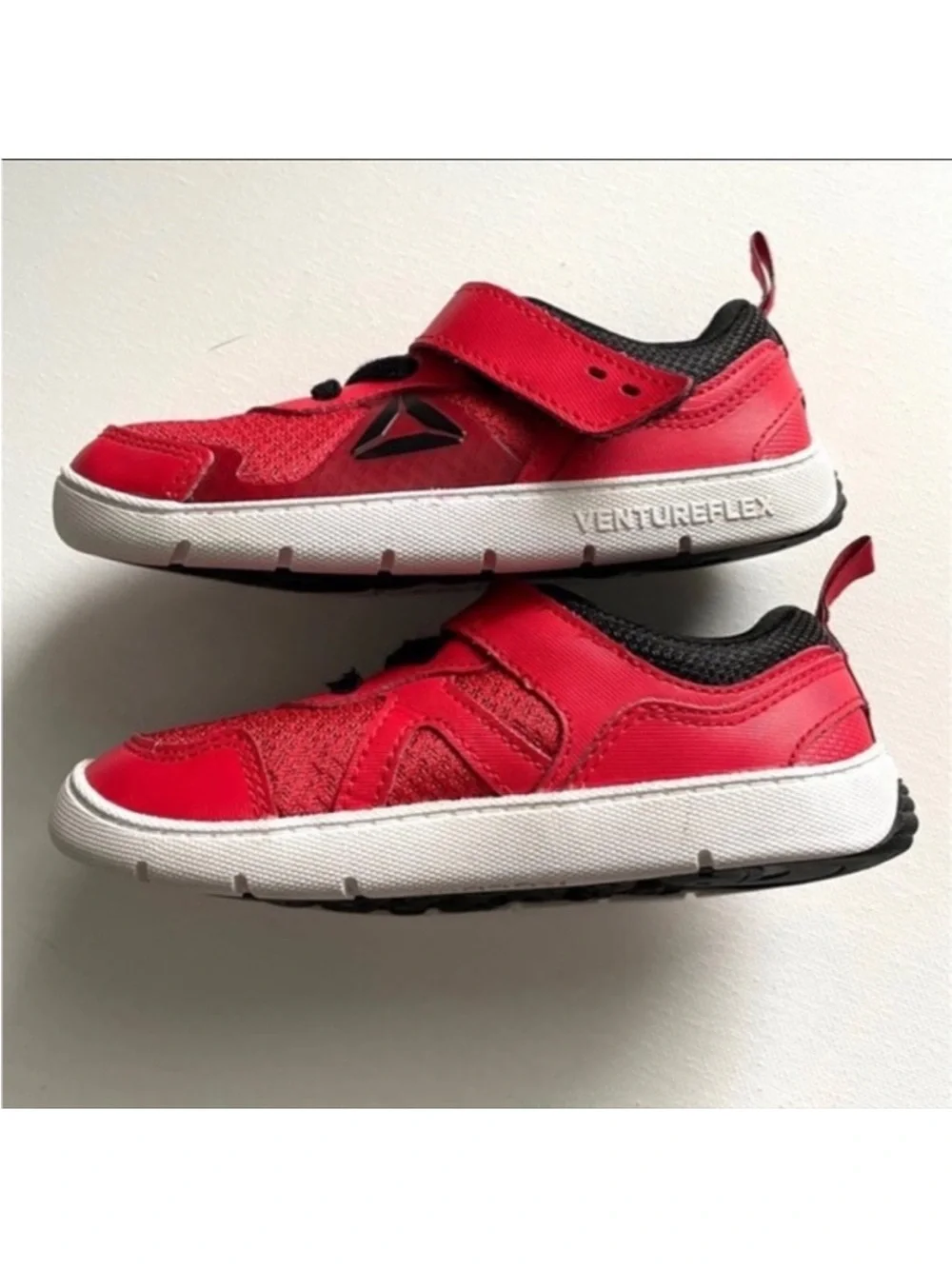 Reebok Red Sneakers Peek N’ Fit Adjustable Toddler size 8